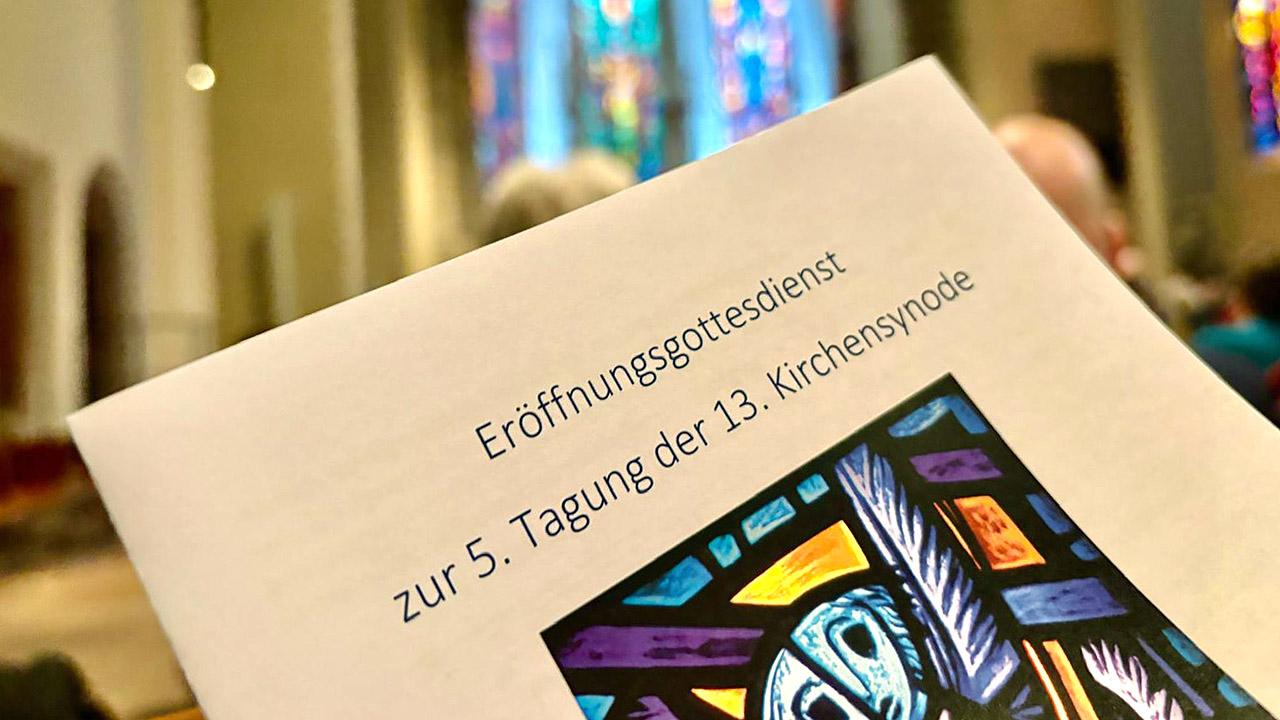 Liedheft mit der Überschrift: Eröffnungsgottesdienst zur 5. Tagung der 13. Kirchensynode