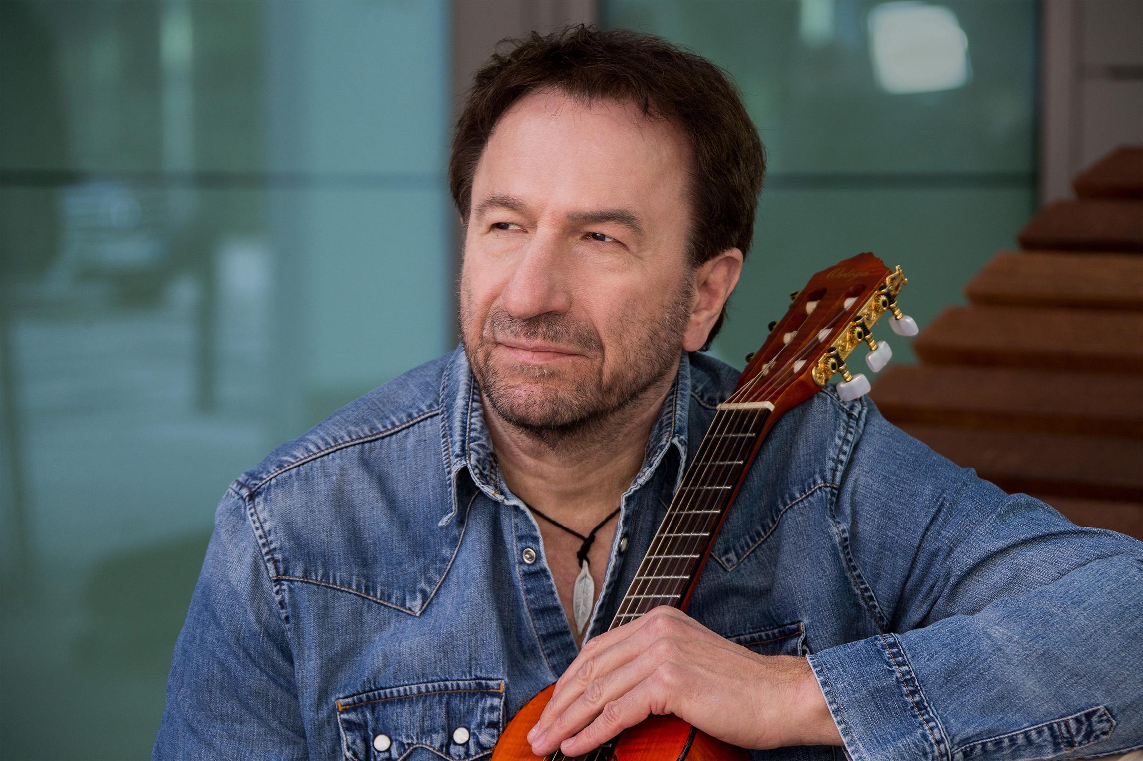 Portrait mit Gitarre