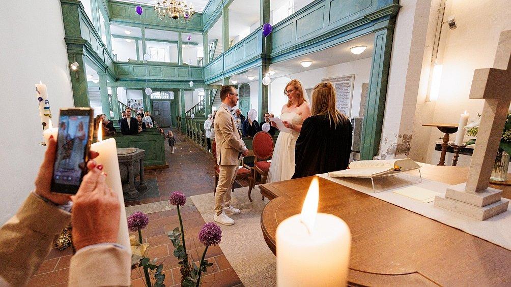 Trauzeremonie  in der Evangelischen Schlosskirche Hachenburg.