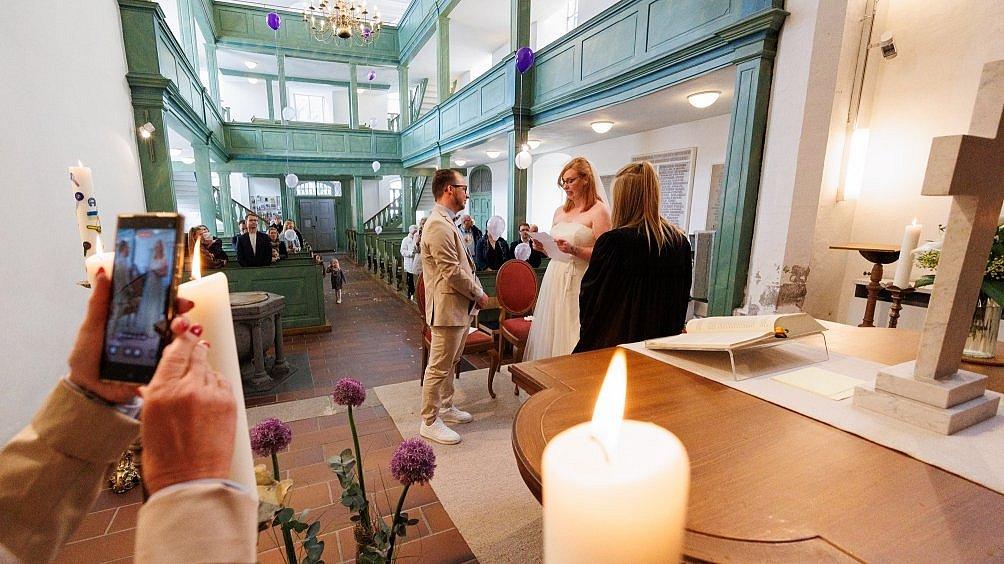 Trauzeremonie  in der Evangelischen Schlosskirche Hachenburg.