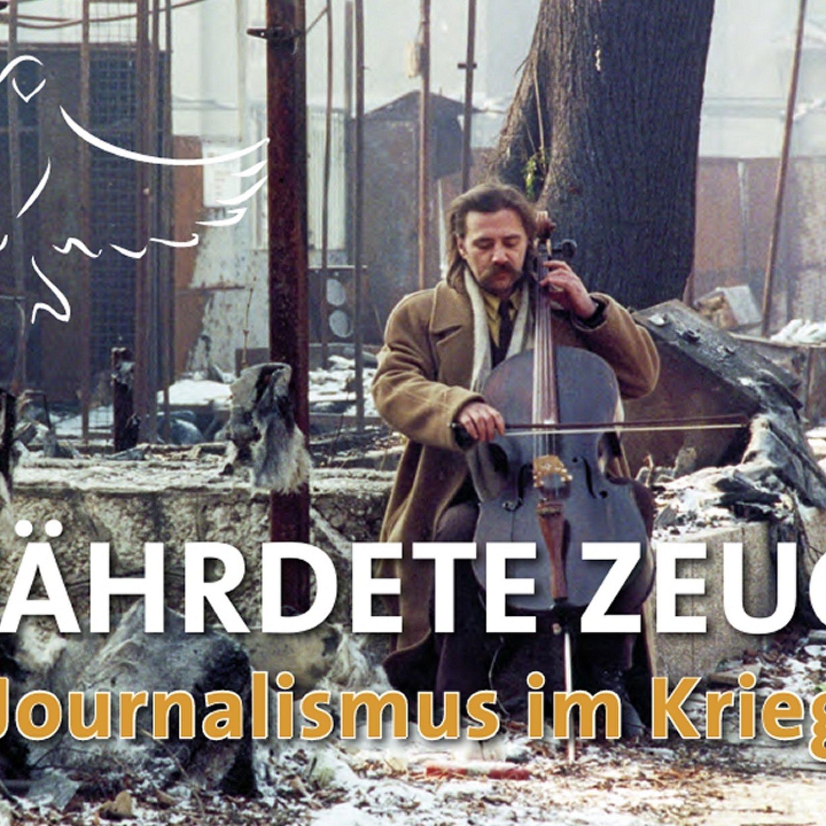 Ein Mann spielt inmitten von Kriegstrümmern Cello.