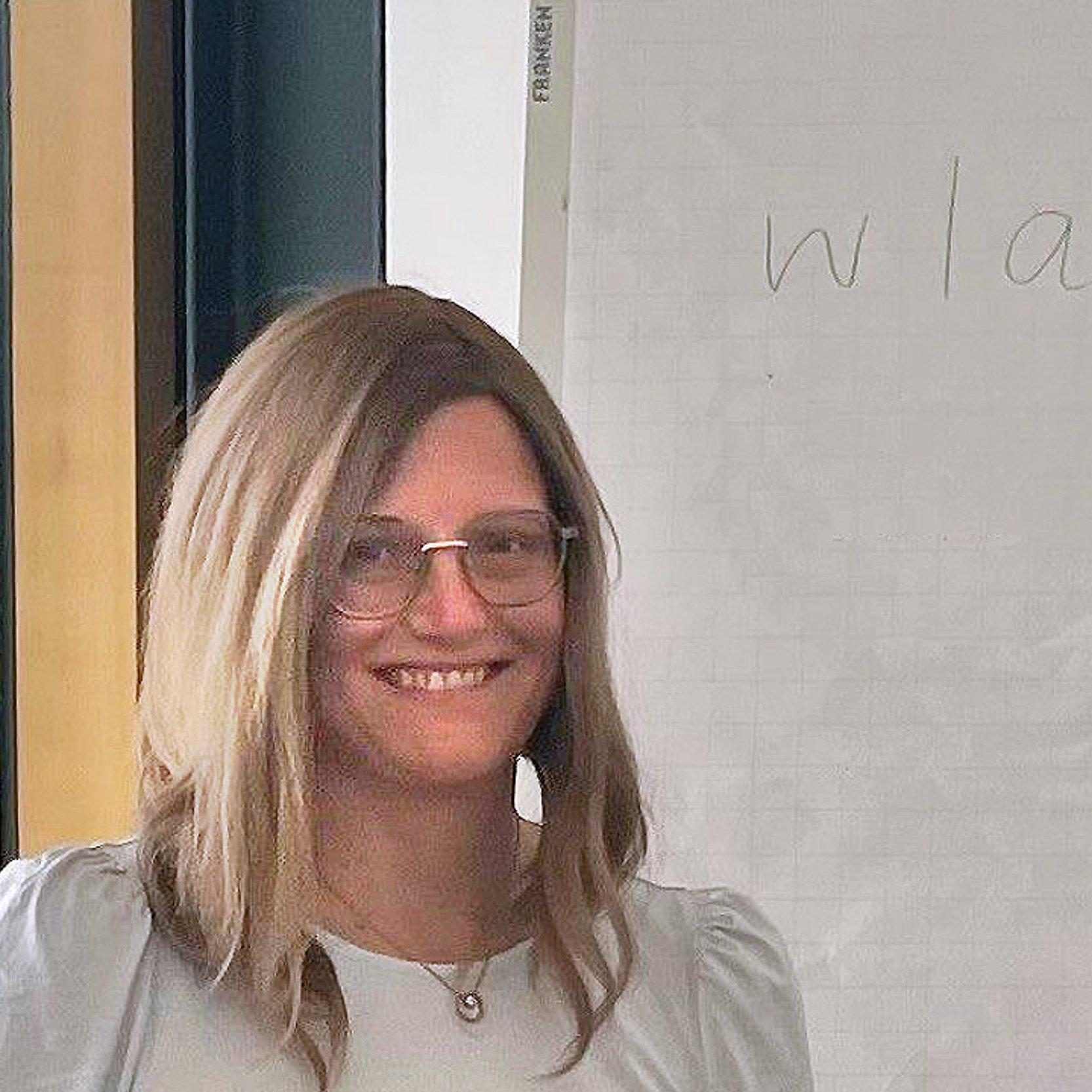Dr. Julia Dinkel