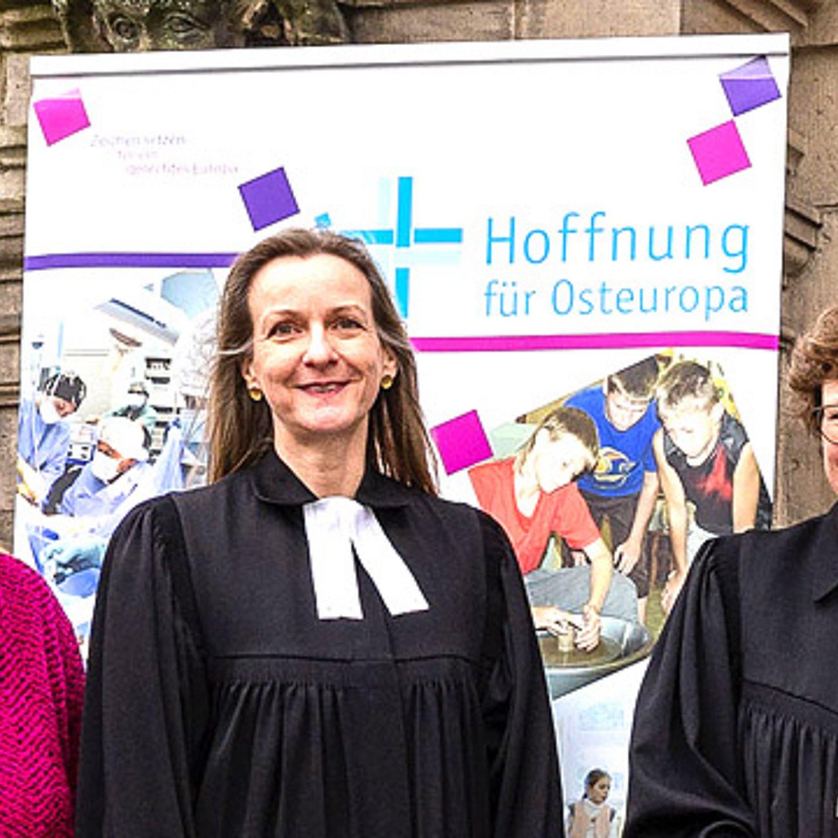 Drei Frauen, u.a. mit Bischöfin Hoffmann der EKKW