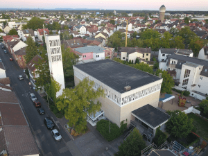 Blick auf die Friedenskirche