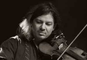 Portraitaufnahme des Musikers Johannes Reinig