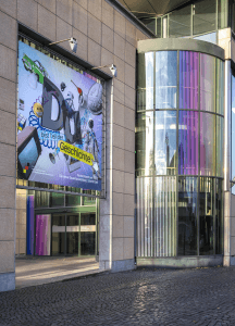 Außenansicht Haus der Geschichte mit Banner: Du bist Teil der Geschichte