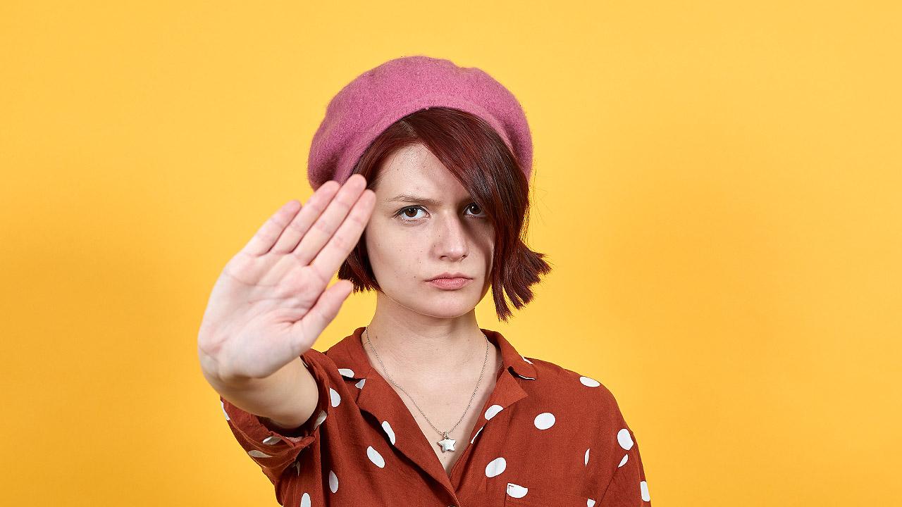 Nein! Frau signalisiert "Nein"
