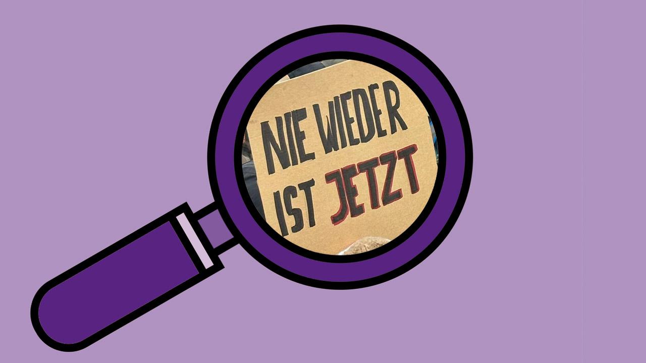 Gegen Rechtspopulismus Unter Lupe ein Plakat mit den Worten "Nie wieder ist jetzt!"