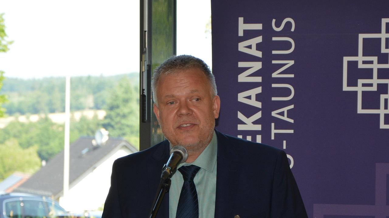 Norbert Feick Rede Portrait am Rednerpult