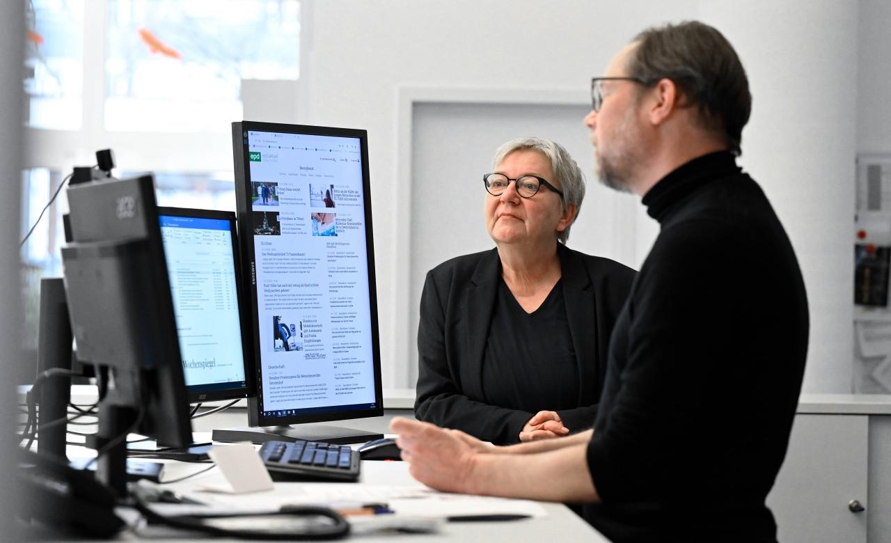Dorothee Wüst Portrait zusammen mit epd-Redakteur