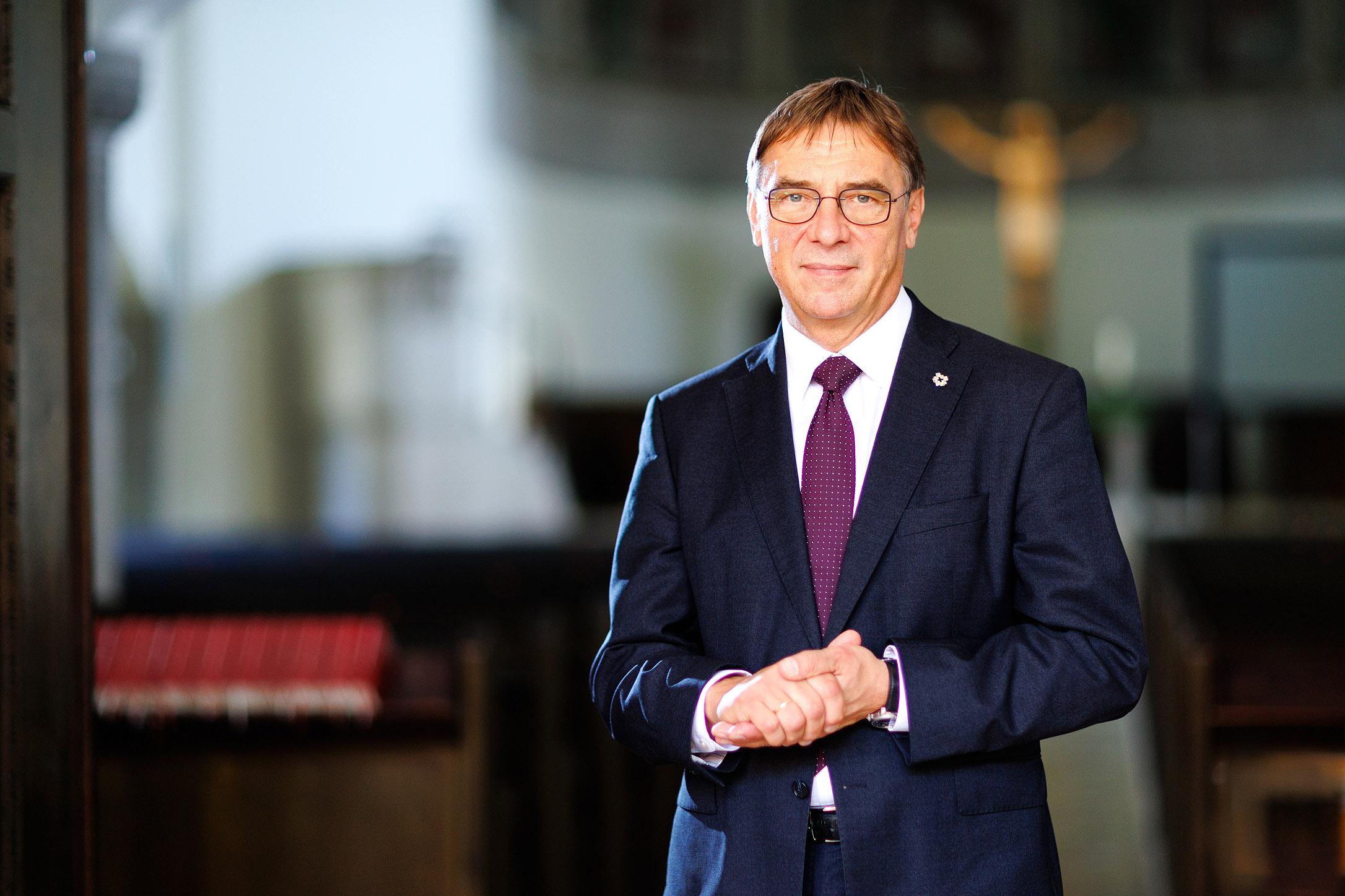 Kirchenpräsident Volker Jung Kirchenpräsident Volker Jung