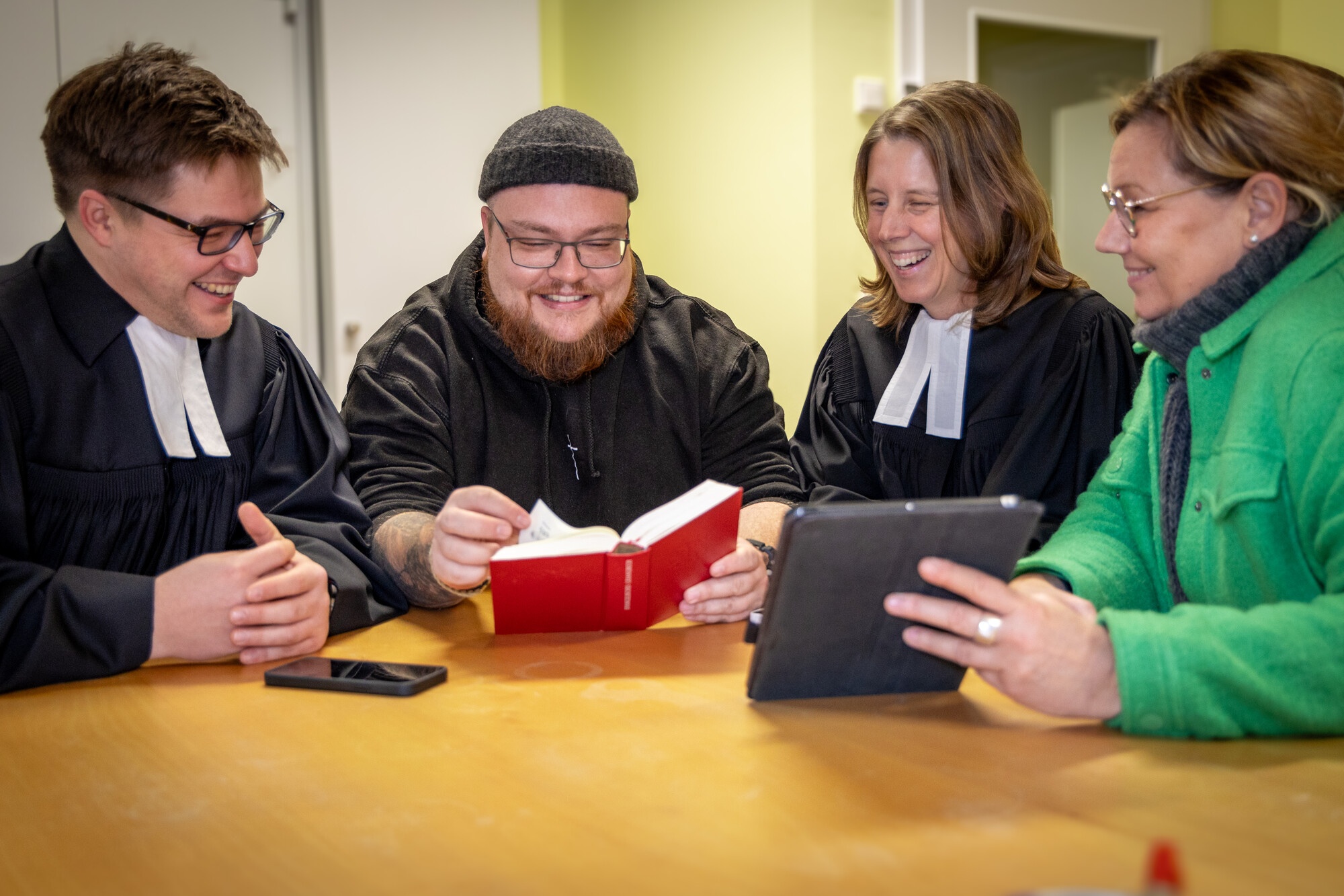 Verkündigungsteam 9 Vier Personen mit Bibel