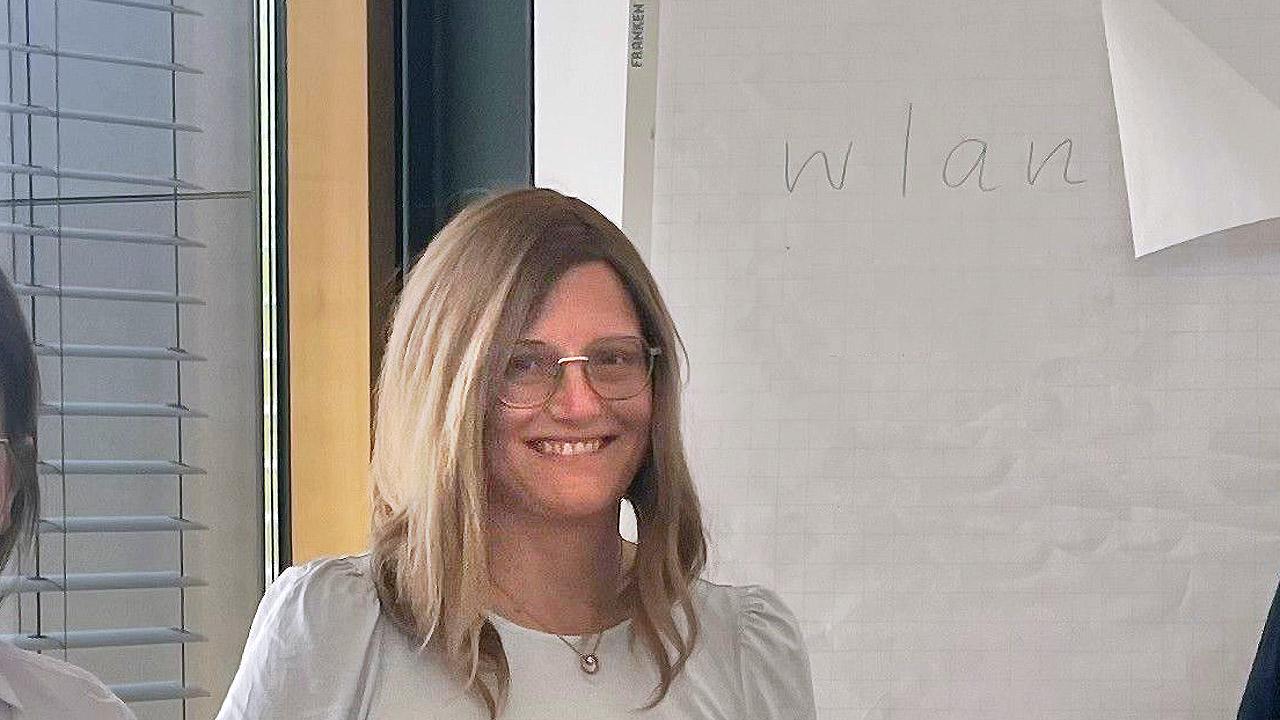 Dr. Julia Dinkel