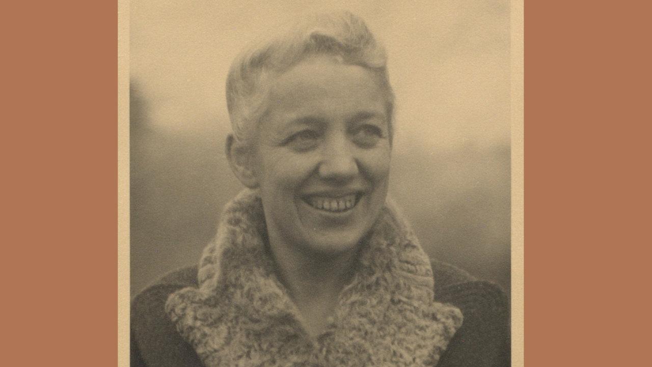 Porträt Else Niemöller 1934 Else Niemöller 1934 mit blondenHaaren und einem Mantel mit Wollkragen lächelt und schaut nach rechts