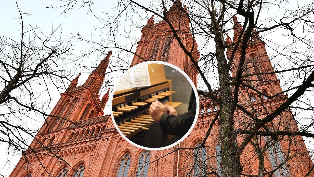 Wiesbadener Marktkirche und eingeblendete Carillon-Tastatur