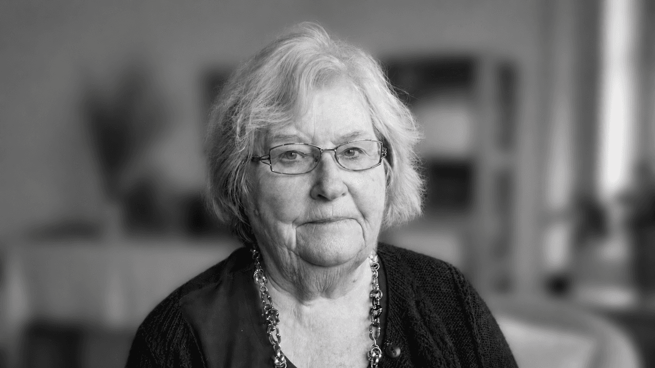 Waltraut Frodien Portraitfoto in Schwarz/weiss