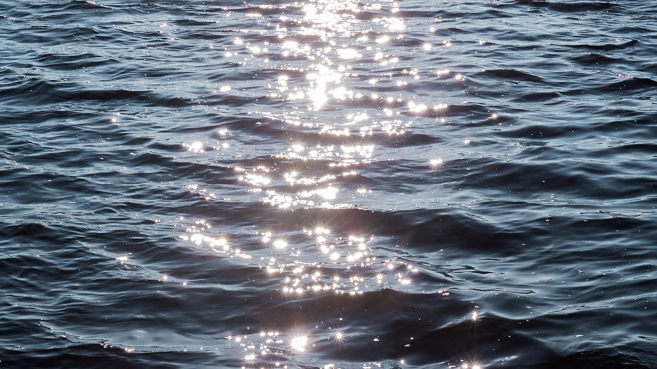 Sonnenlicht auf Wasser