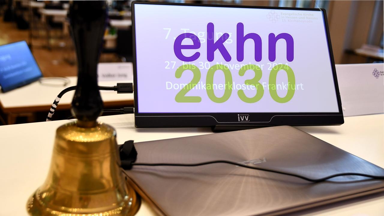 Laptop mit Datumsangabe zur Herbsttagung der EKHN-Synode