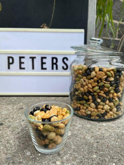 Nüsse als Snacks im Glas