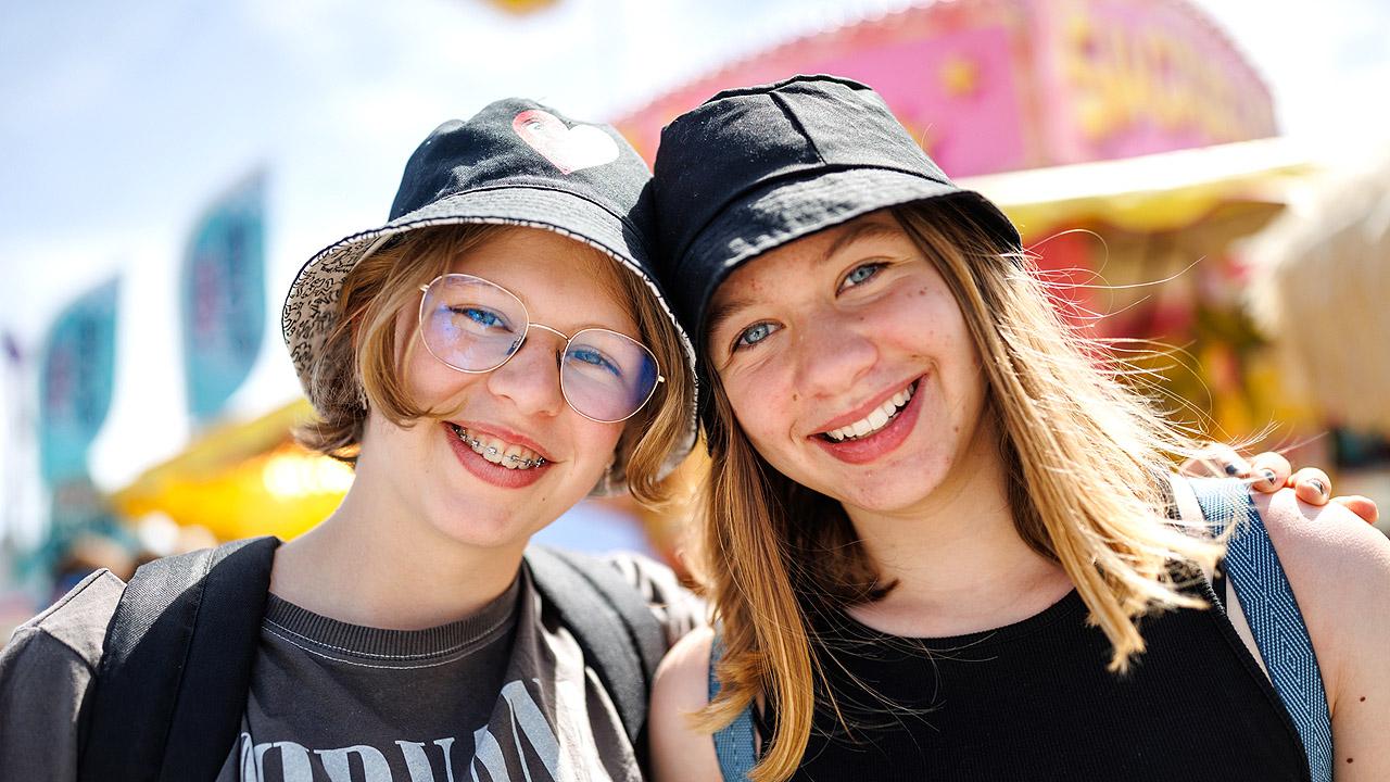 Jugendkirchentag Zwei nette Mädchen