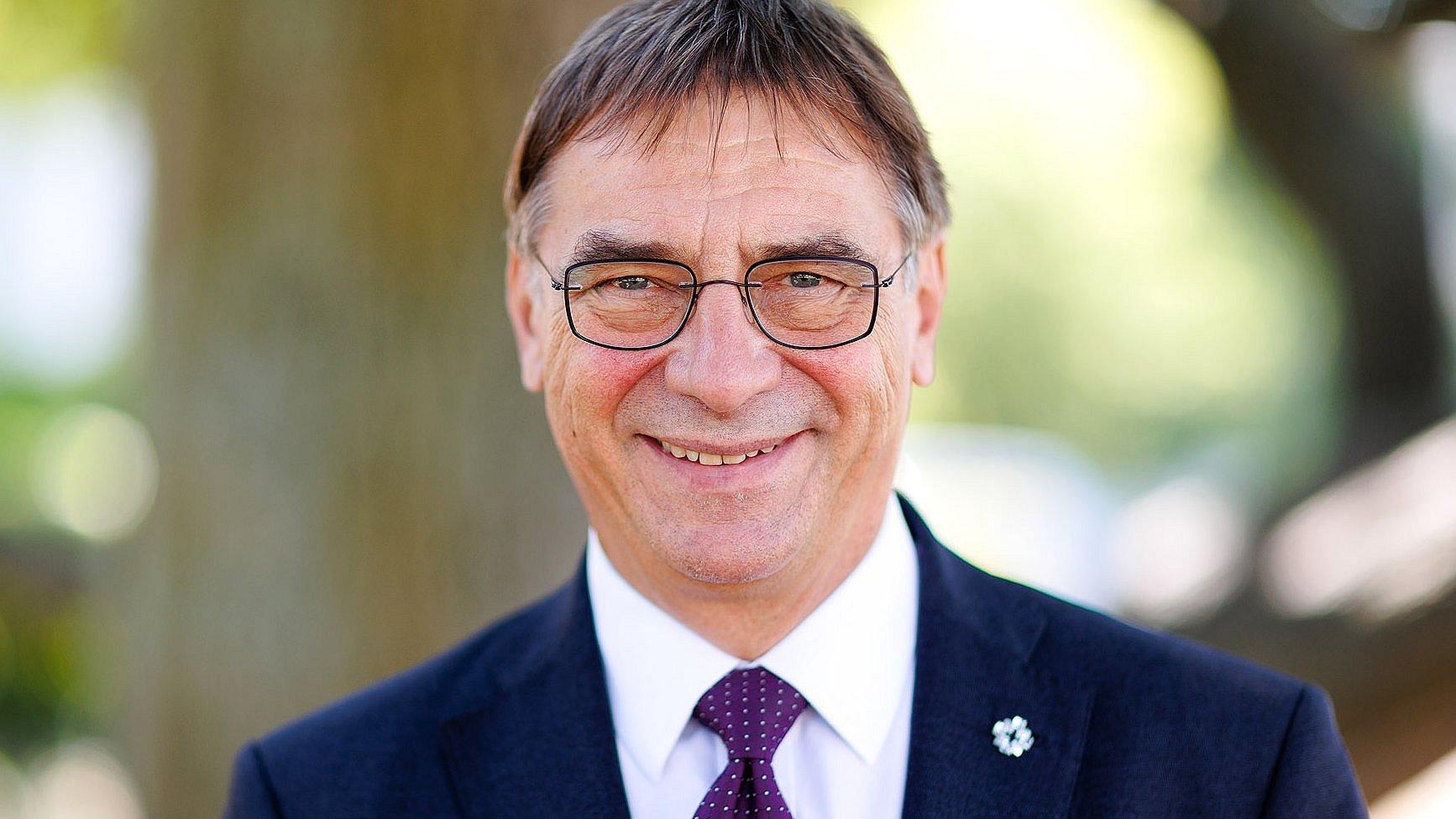 Kirchenpräsident Volker Jung Kirchenpräsident Volker Jung