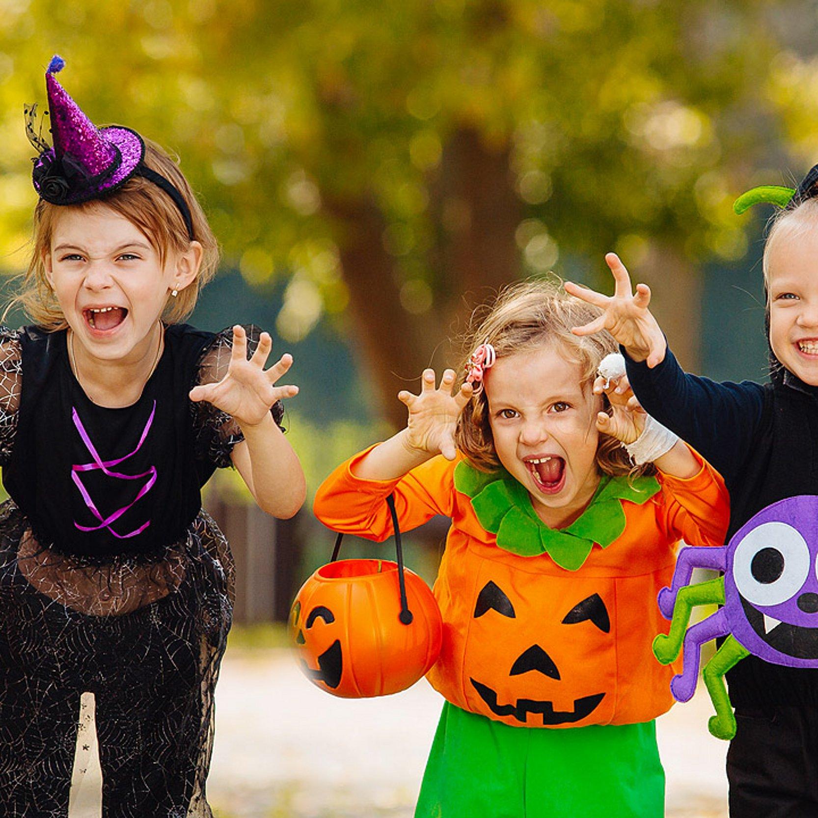 Verkleidete Kinder an Halloween