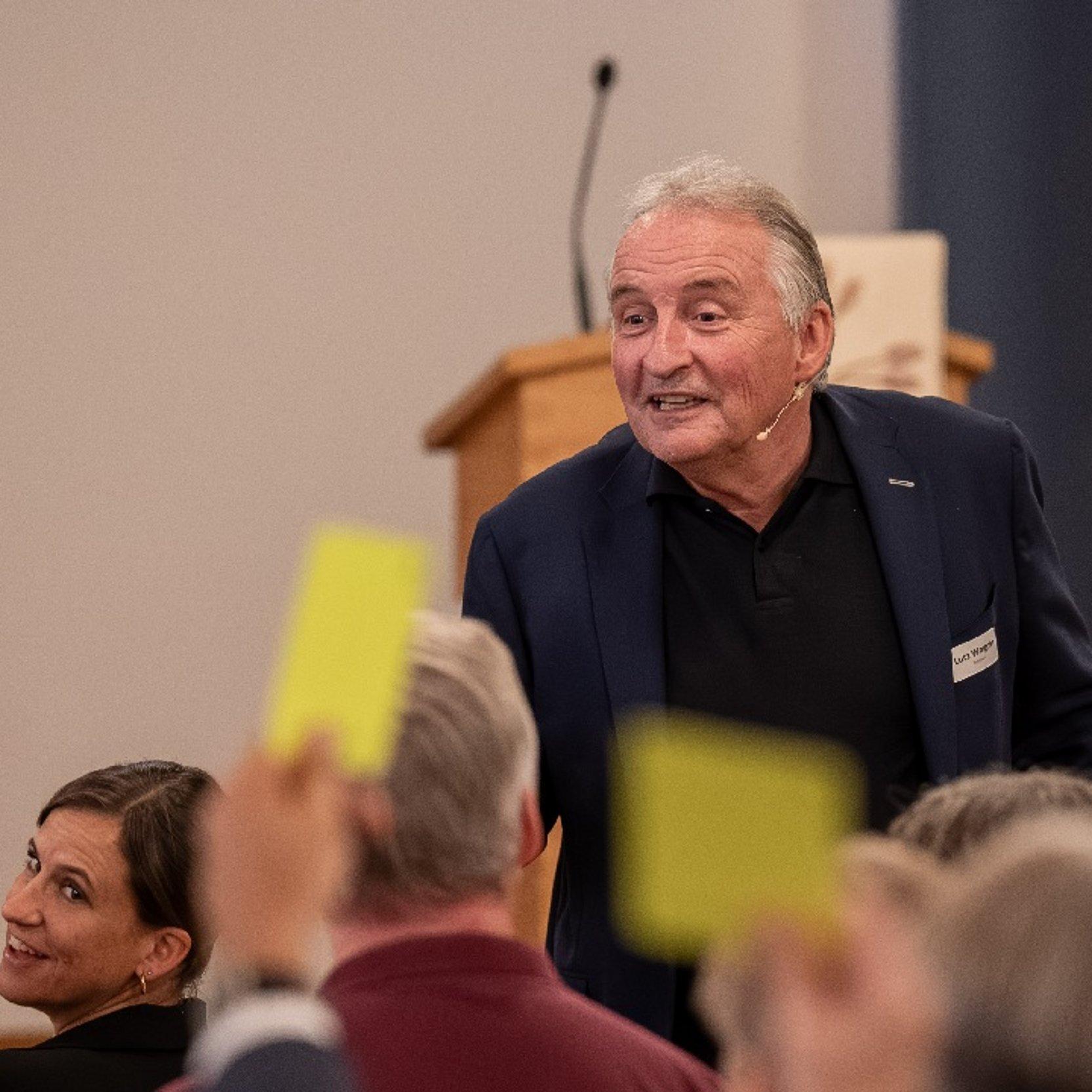 Lutz Wagner Porträtfoto Lutz Wagner am Rednerpult