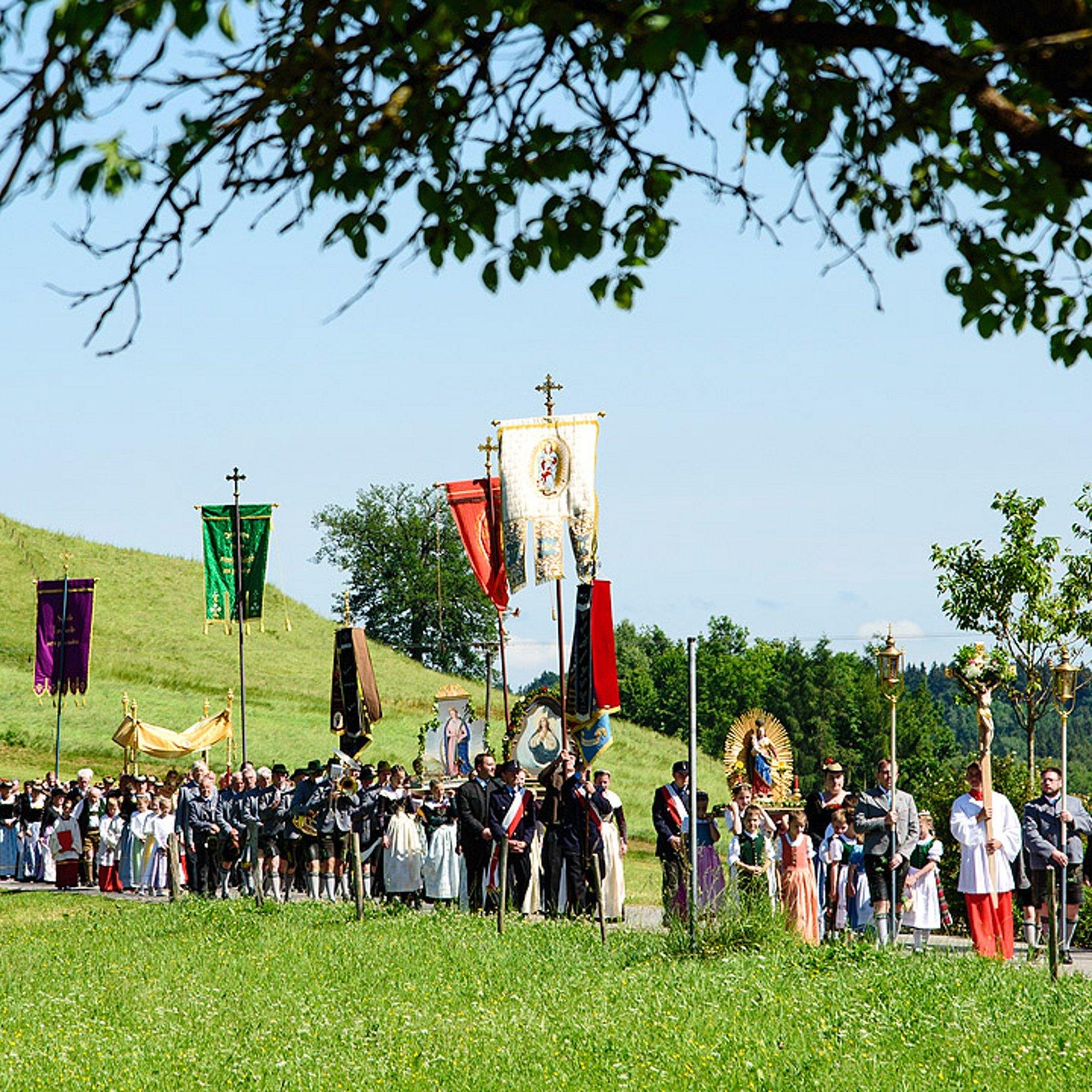 Fronleichnamsprozession Fronleichnamsprozession im Grünen