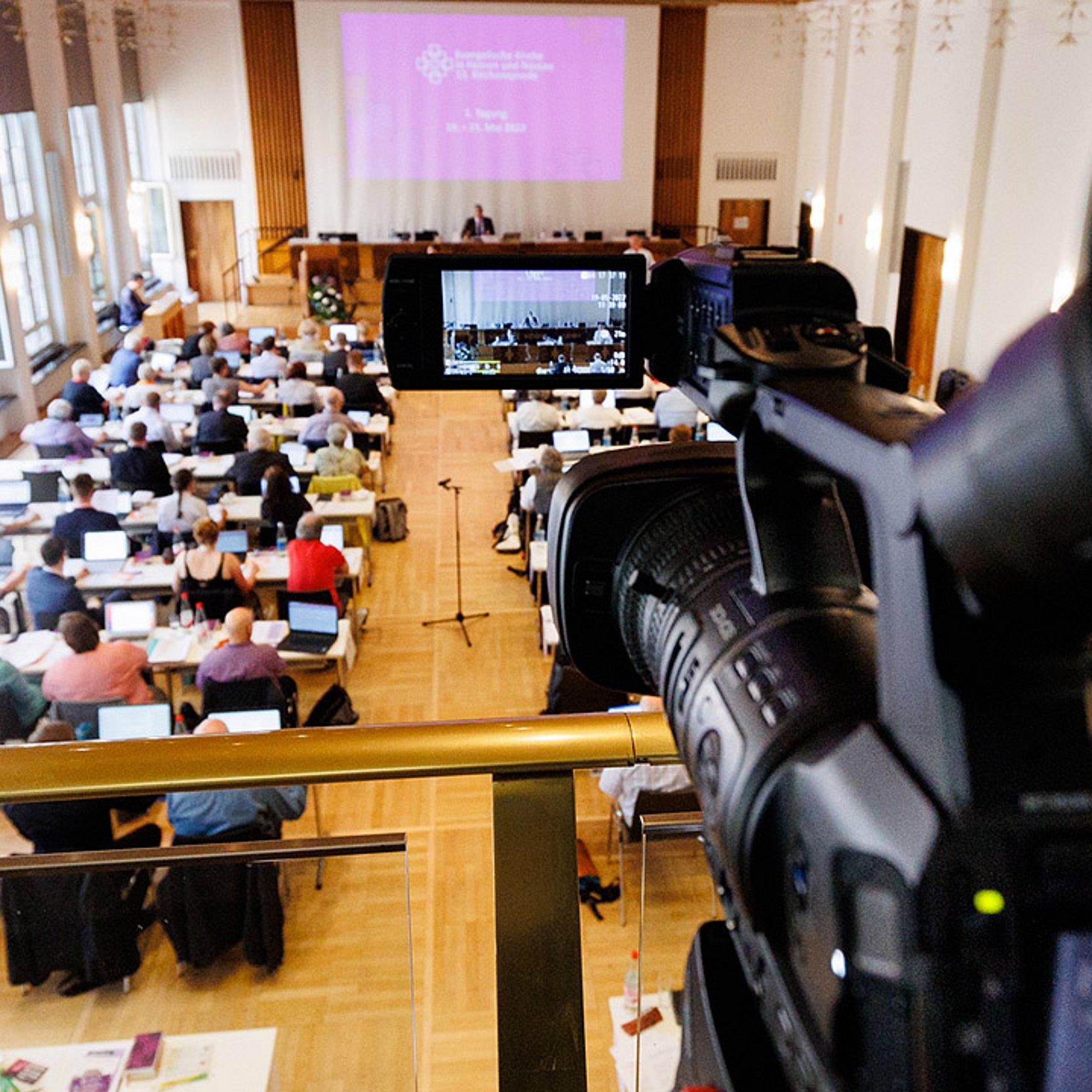 Synode der EKHN Kamera auf der Synodentagung
