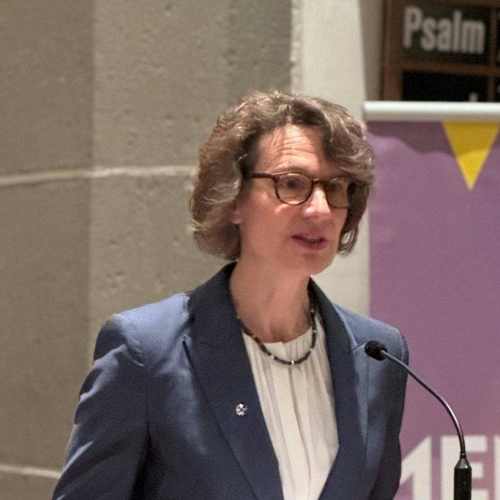 KP Tietz Vortrag Darmstadt Februar 2025 Portrait am Rednerpult