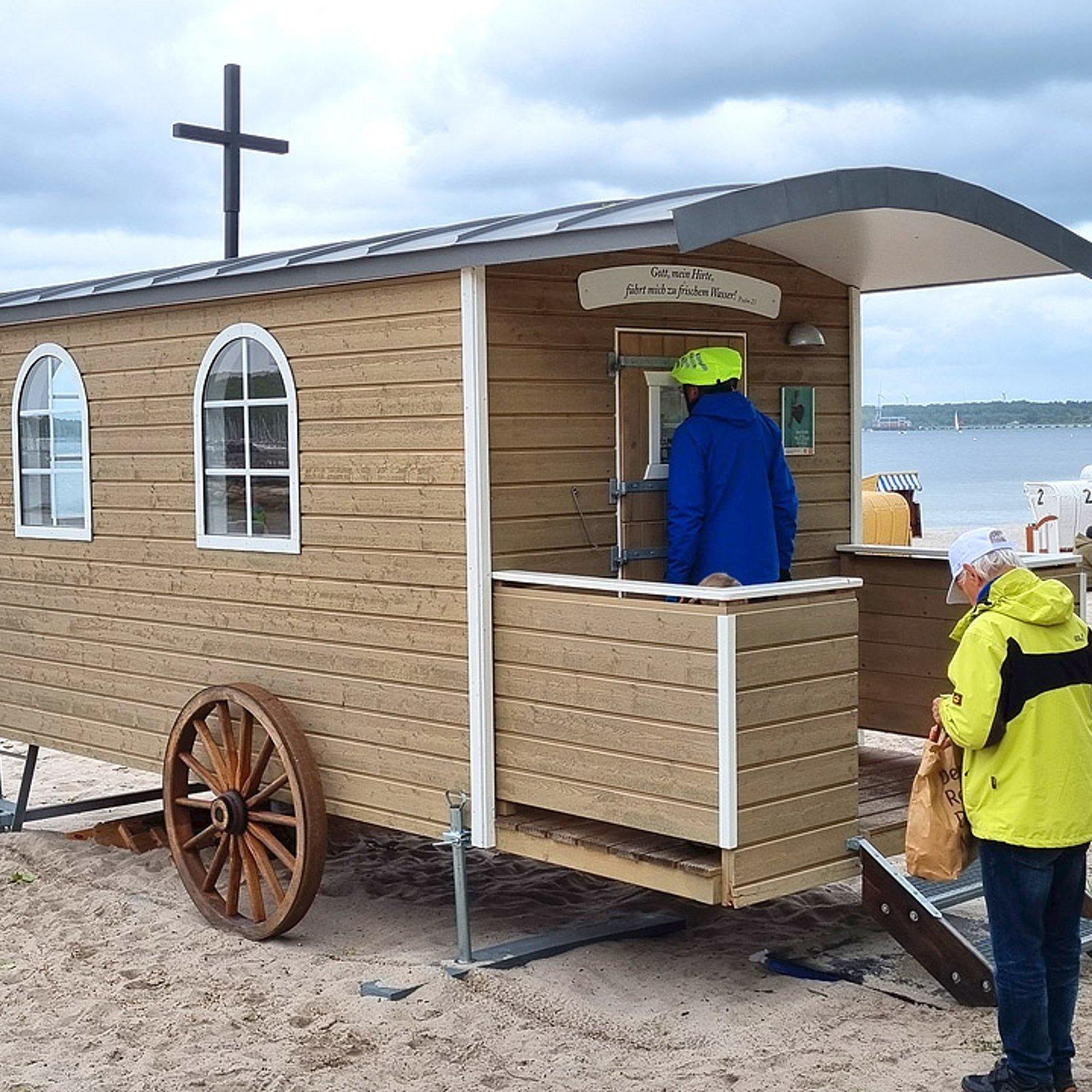 Strandkirche Eine Strandkirche am Ostseestrand