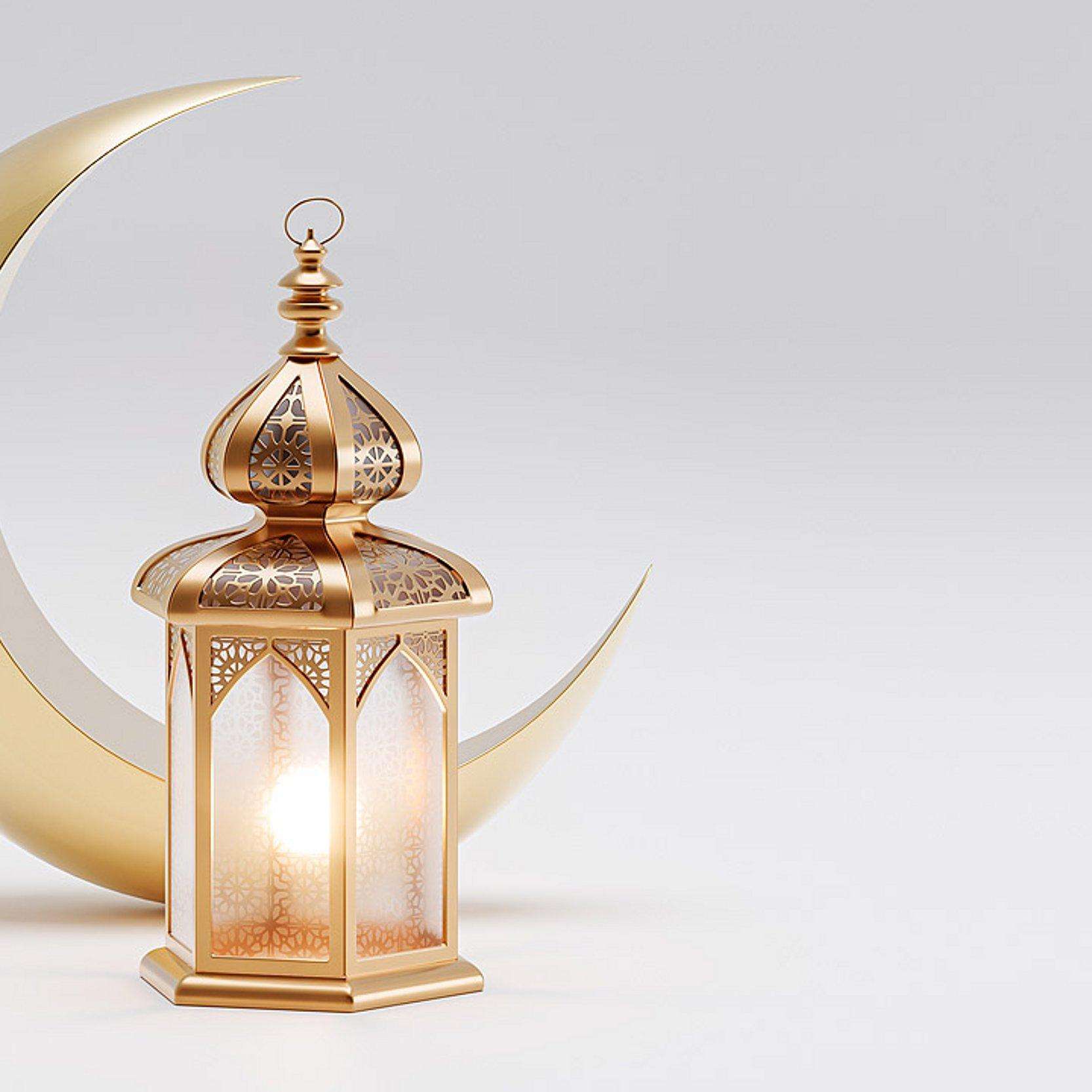 Halbmond und Ramadan-Laterne