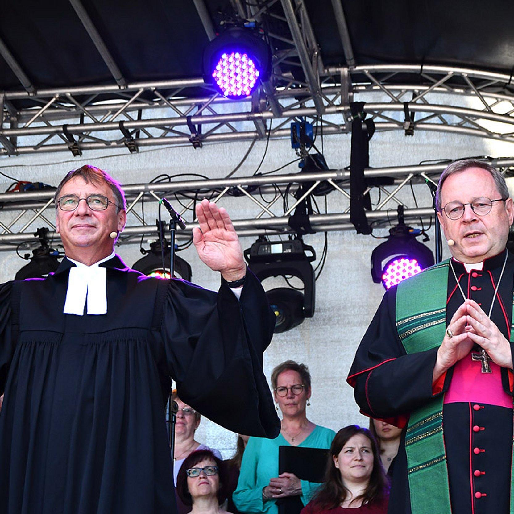 Volker Jung und Georg Bätzing Kirchenpräsident Jung neben Bischof Bätzing