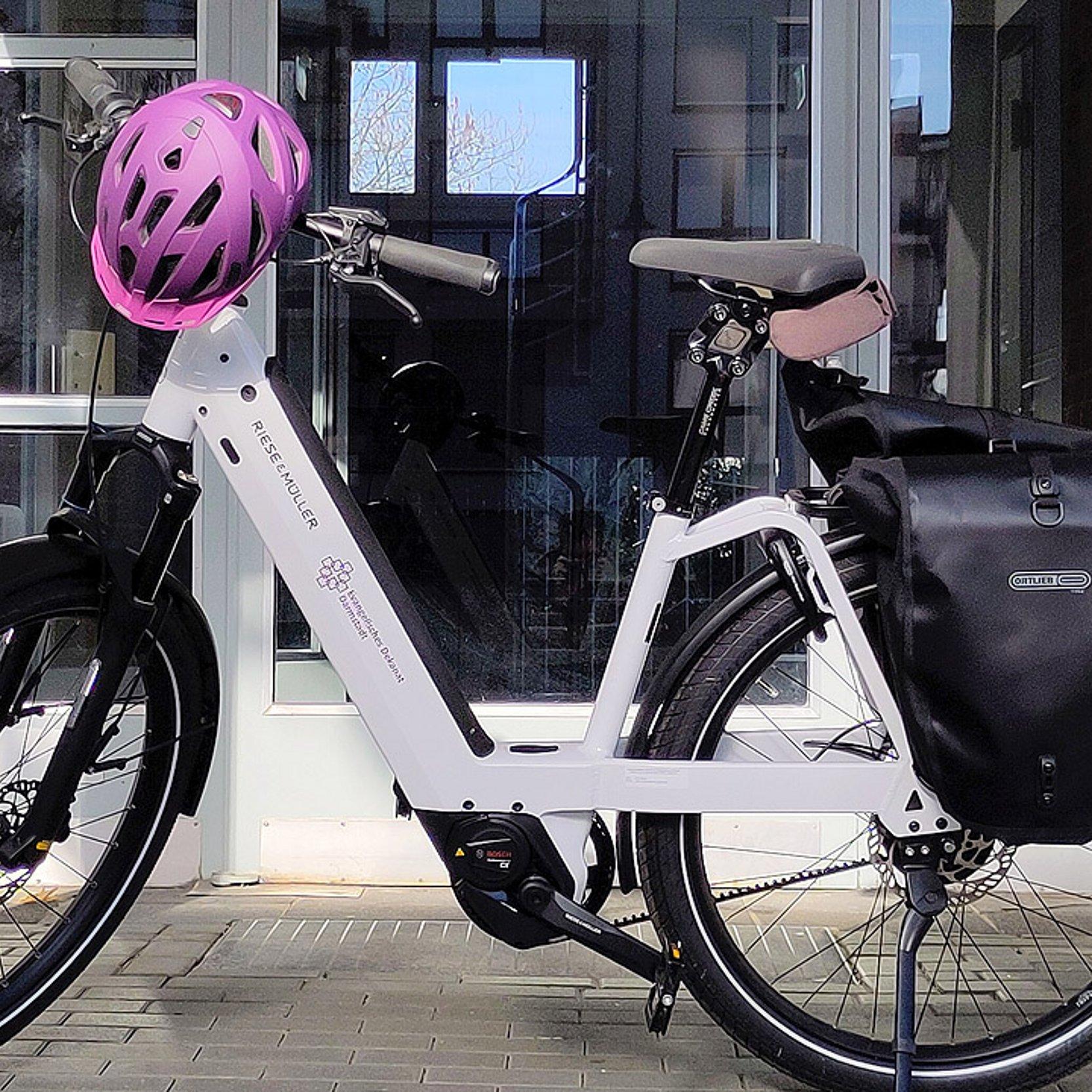 Jobrad Ein E-Bike mit EKHN-Logo