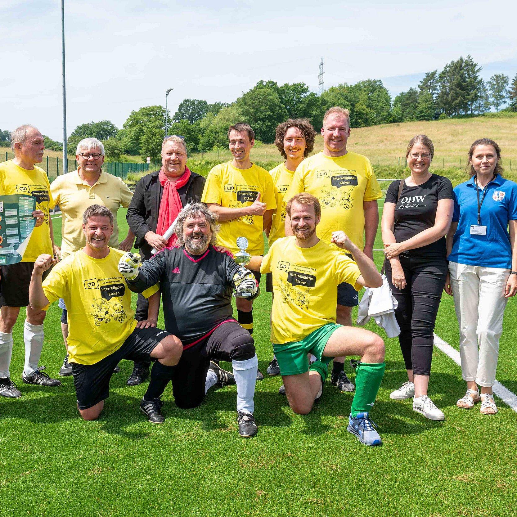 Interreligiöses Kicken 2024 Mannschaftsfoto