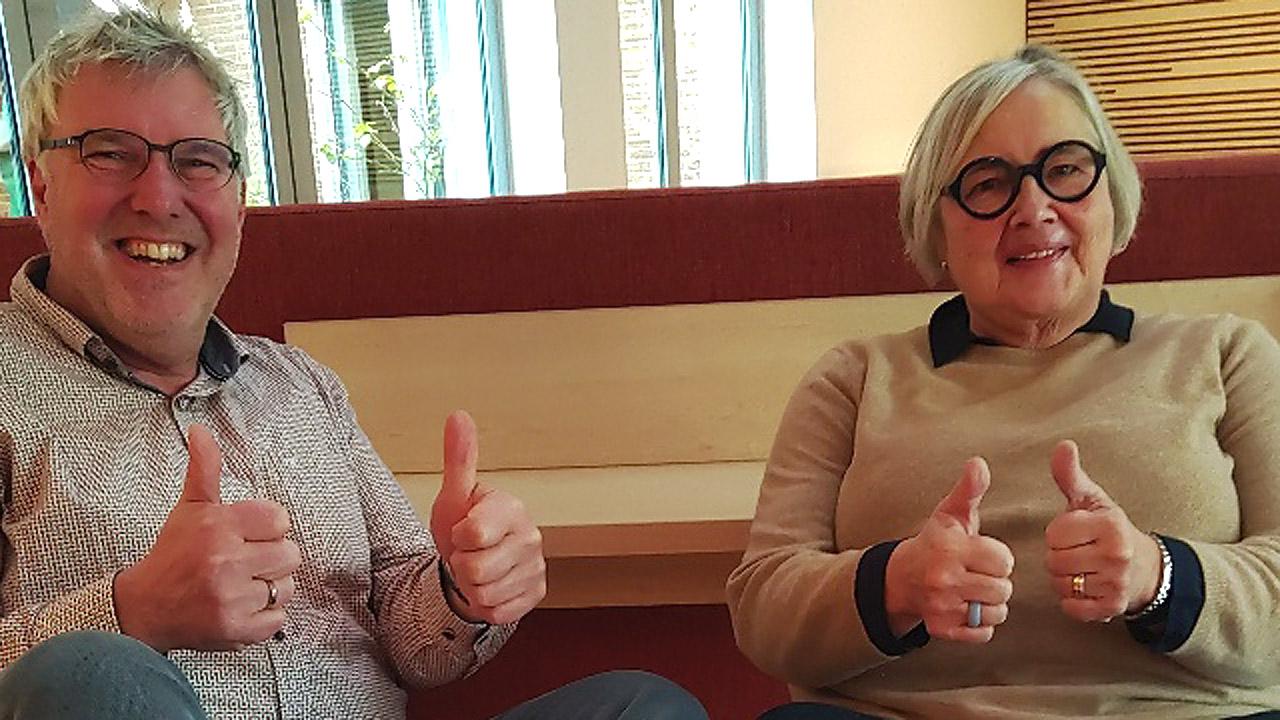 Christiane Eßer-Kapp, Christiane Eßer-Kapp und ihr Ehemann halten die Daumen hoch