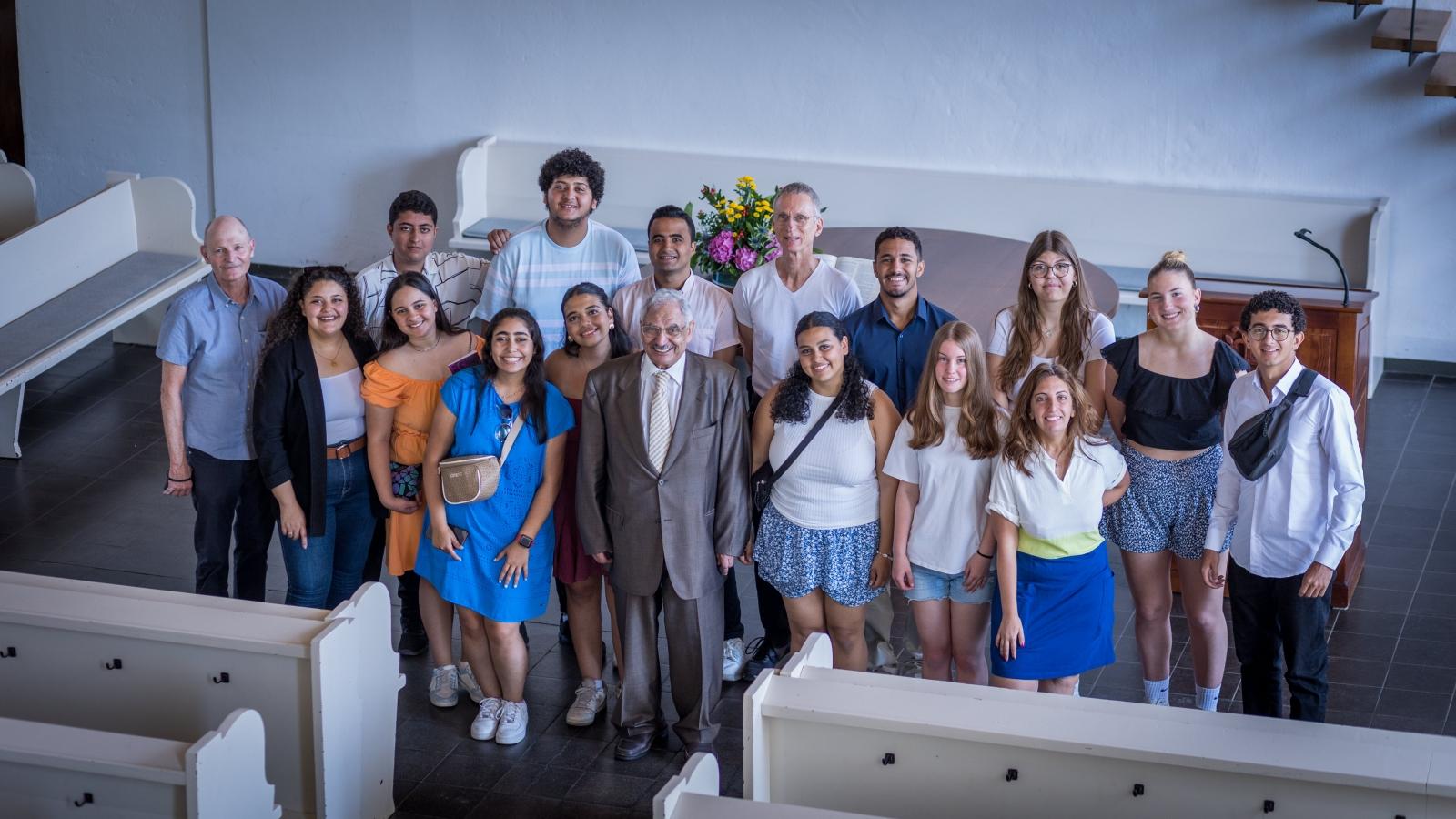 In der Kirche am Marktplatz in Neu-Isenburg Gruppenfoto in der Kirche