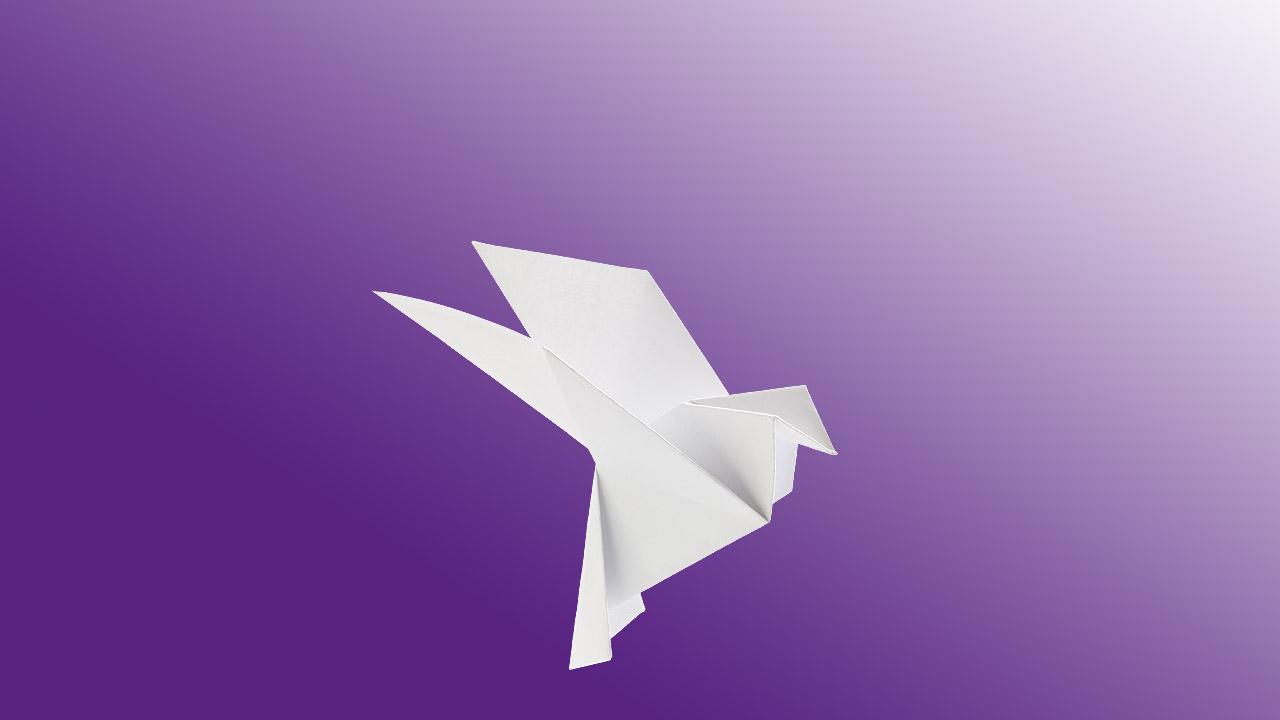 aus Papier gefaltete Friedenstaube