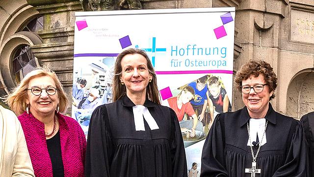Drei Frauen, u.a. mit Bischöfin Hoffmann der EKKW