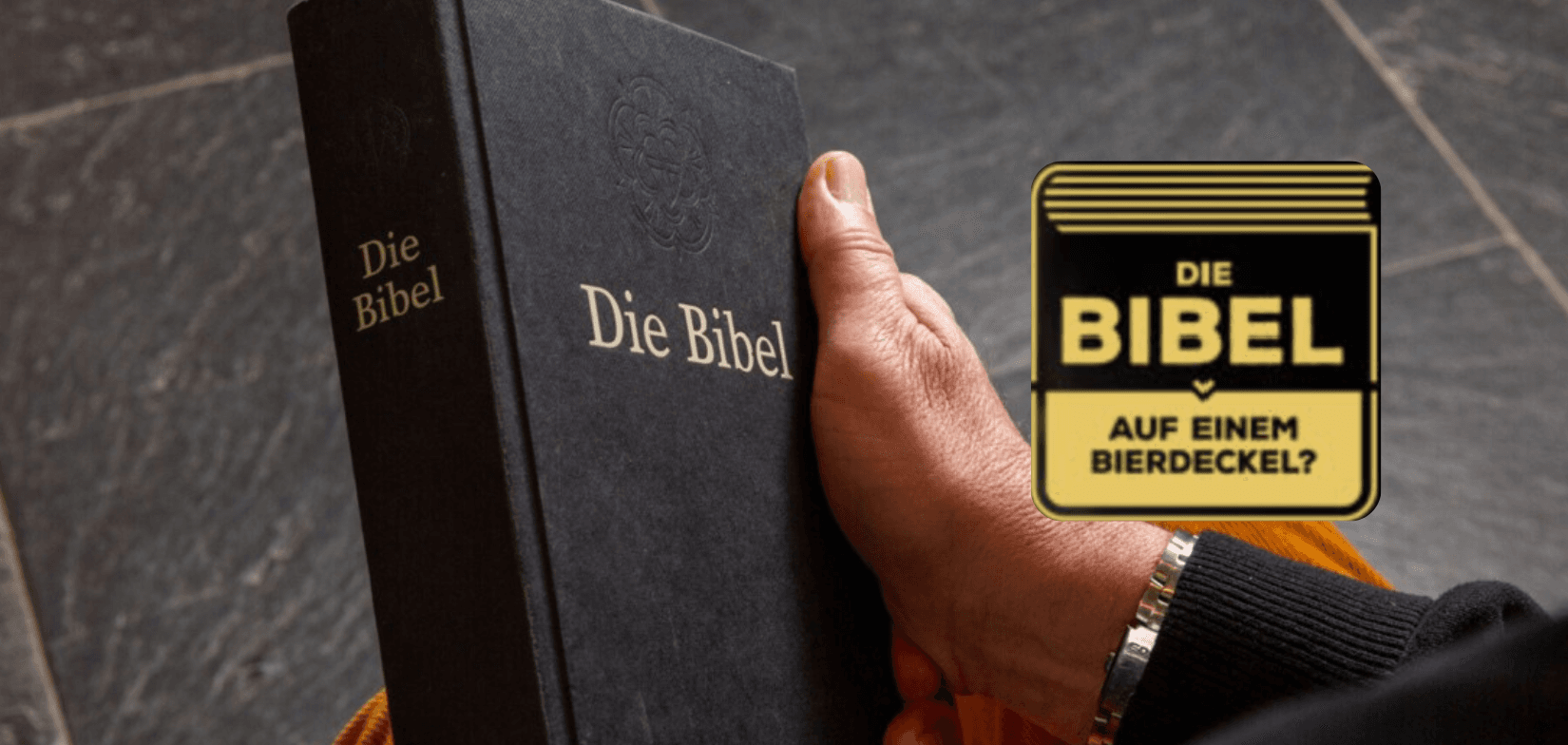 Bibel in der Hand