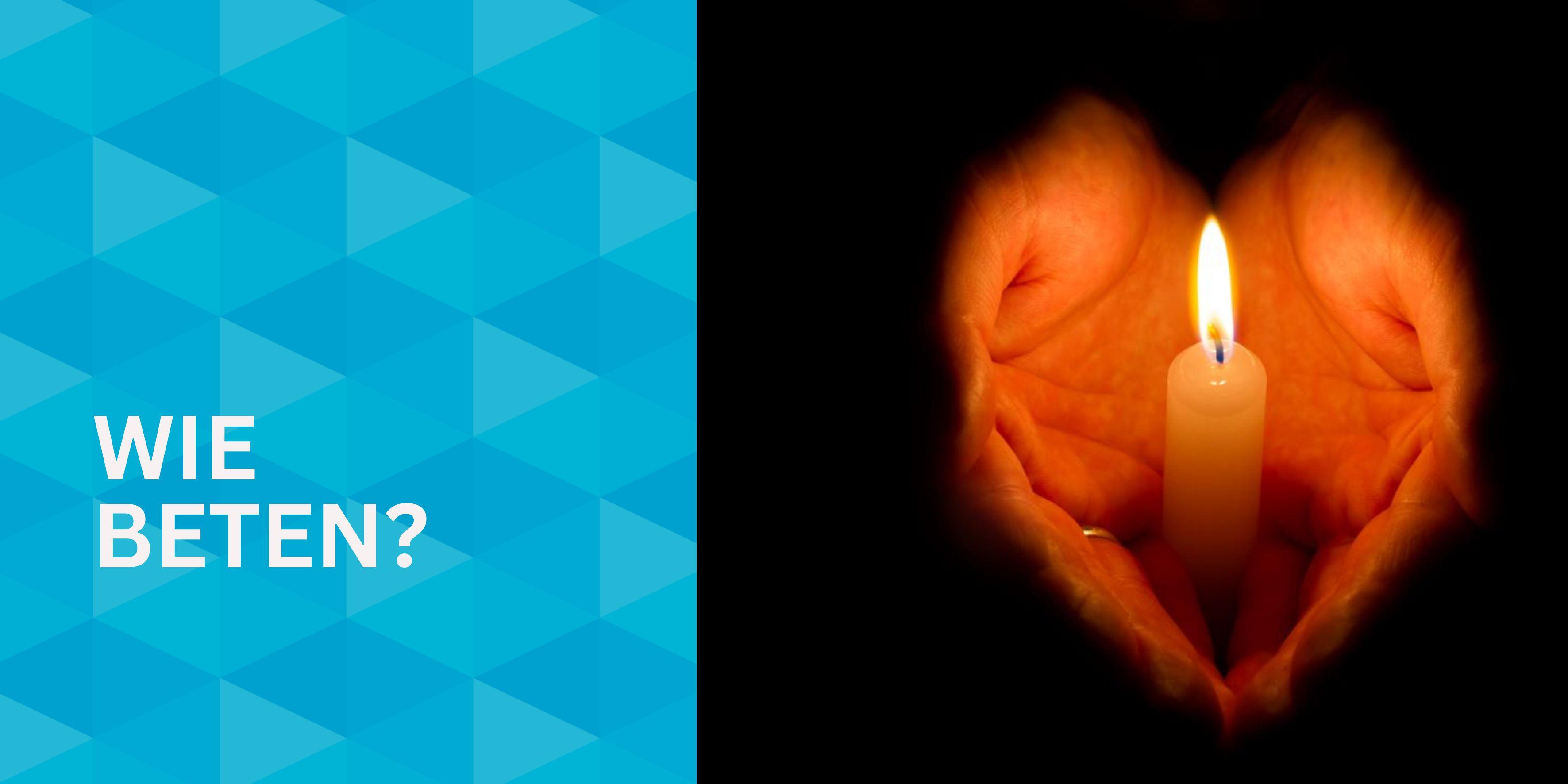 Eine leuchtende Kerze in der Hand Ein weitestgehend schwarzes Bild mit einer leuchtenden Kerze in einer Hand