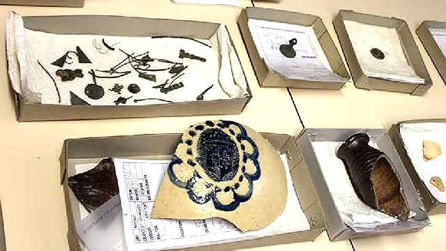 Fundstücke Bemalte Tonscherbe