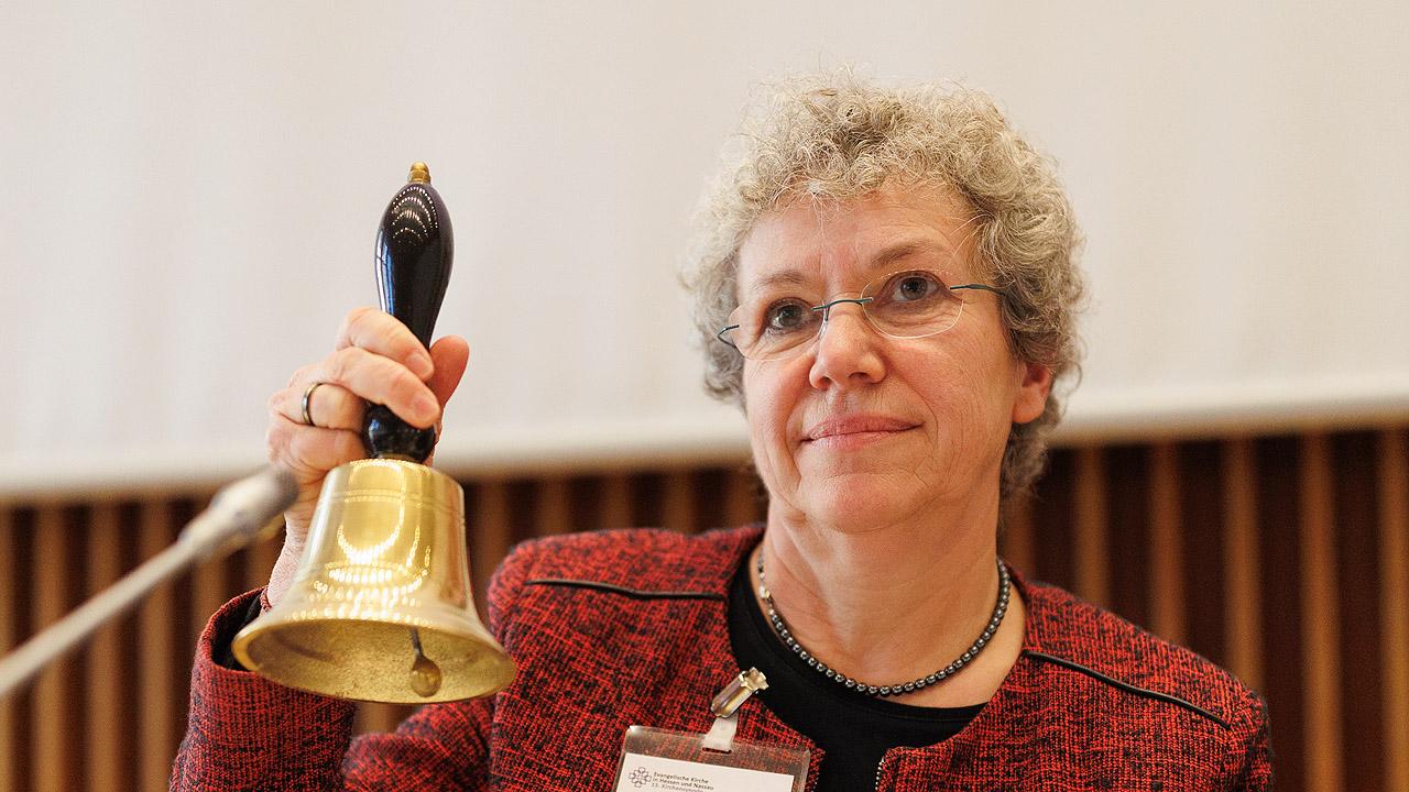 Dr. Birgit Pfeiffer und Glocke Birgit Pfeiffer