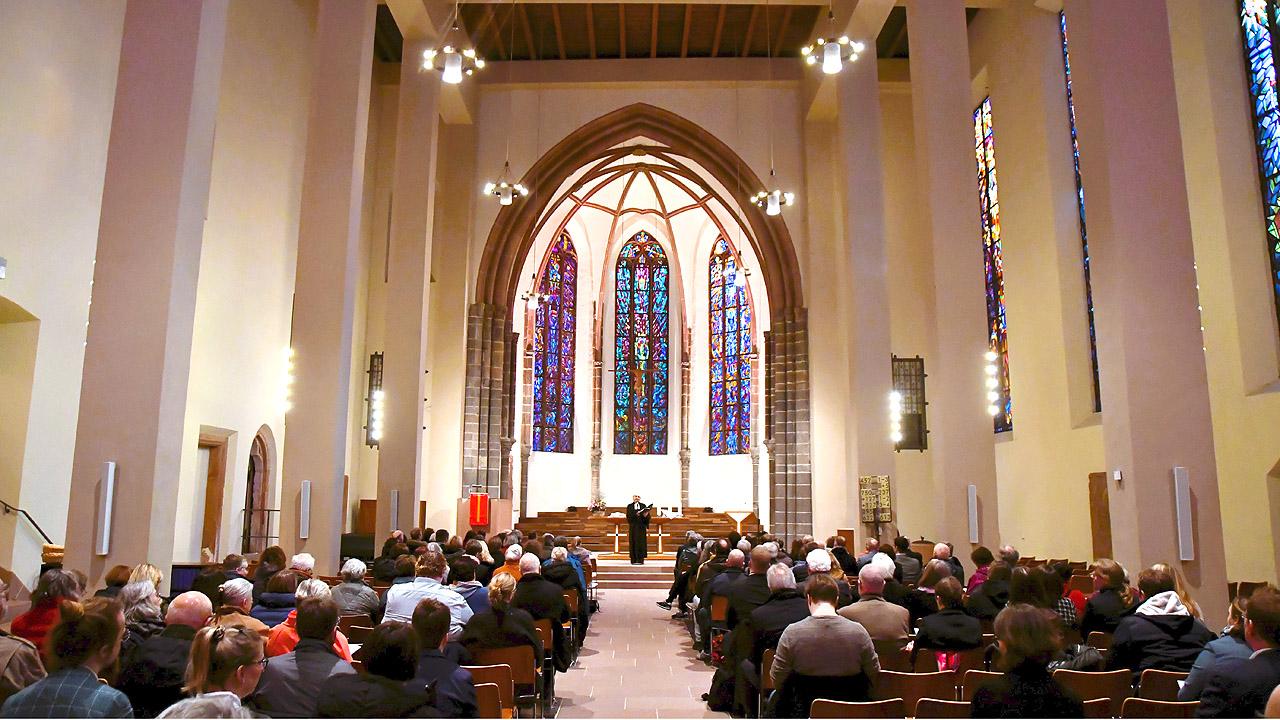 Eröffnungsgottesdienst Voll besetzte Heilig-Geist-Kirche