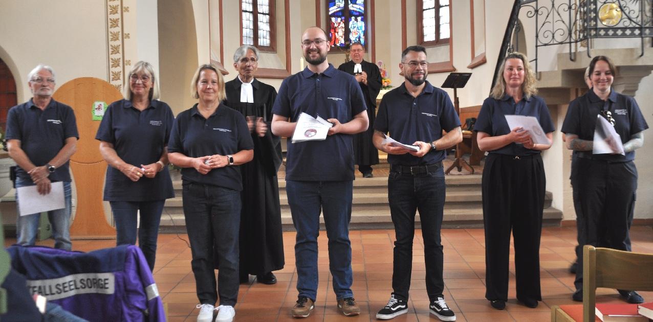 Einführung Notfallseelsorger Geinsheim 2025 Gruppenfoto in der Kirche