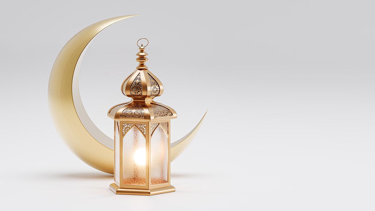 Halbmond und Ramadan-Laterne