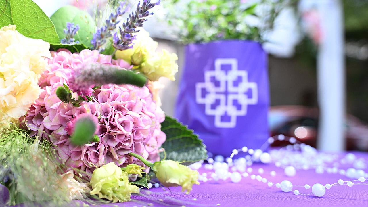 einfach heiraten Blumenstrauß und EKHN-Logo
