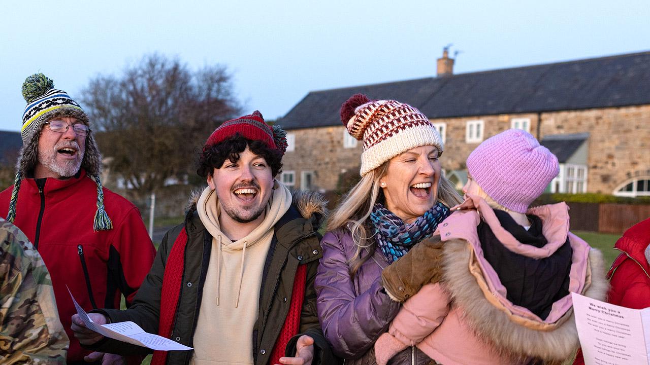 Singende Menschen im Advent