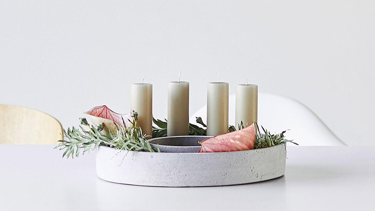 Skandi-Adventskranz Adventskranz: Kerzen in einem weißen Ring