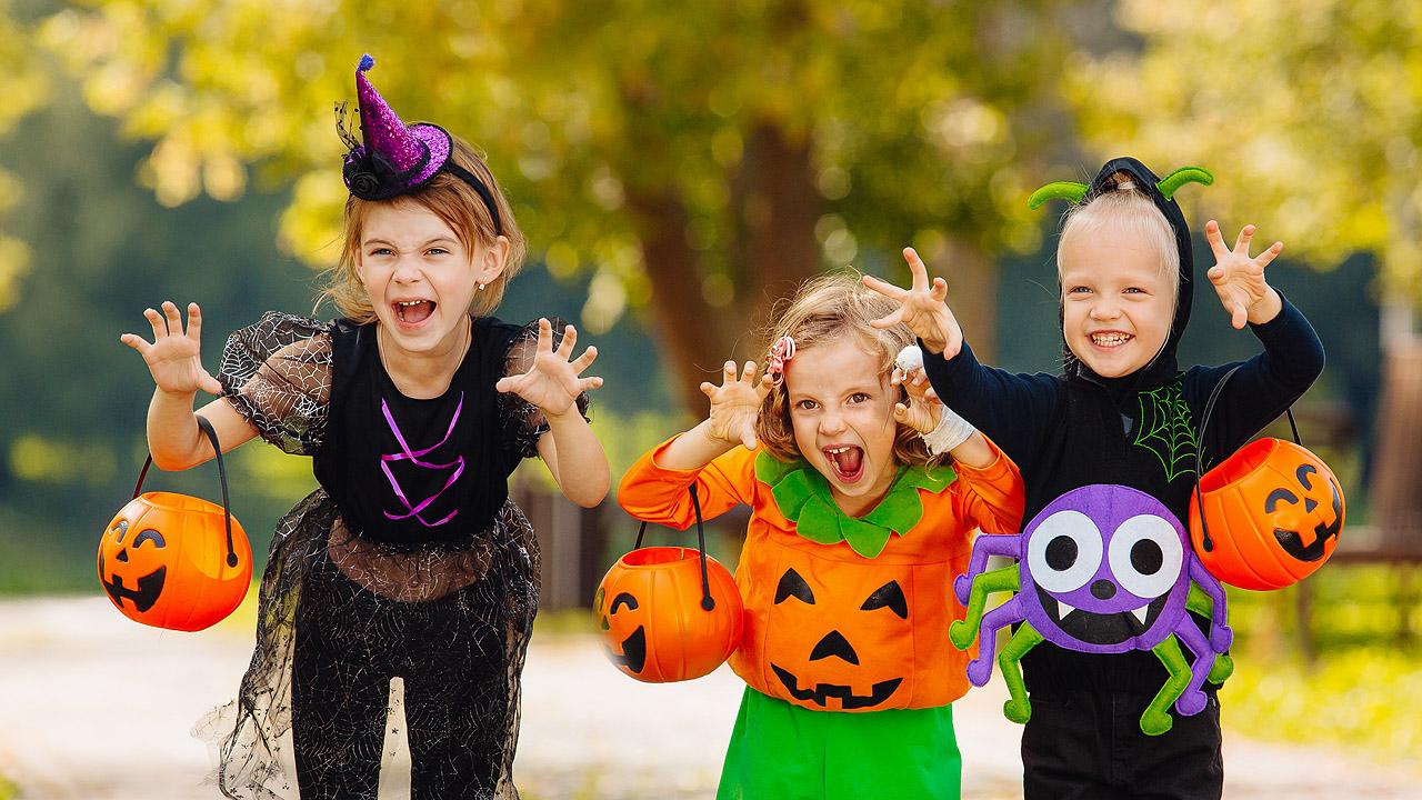 Verkleidete Kinder an Halloween